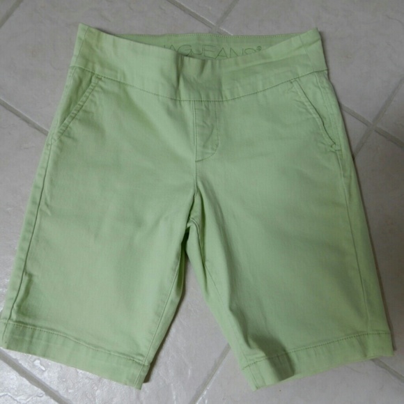 jag pull on shorts